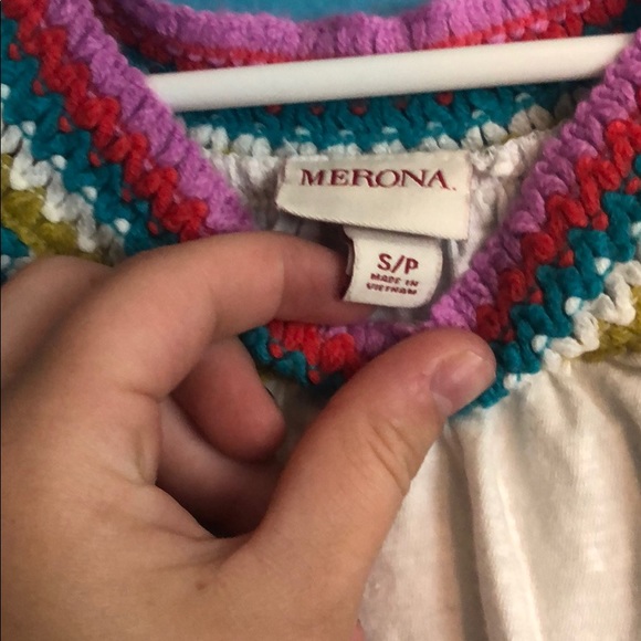 Colorful Neckline Tank top - Picture 3 of 3